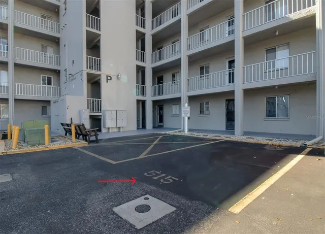 $199,900 | 3484 Lake Bayshore Drive, Unit P515, Bradenton, FL 34205