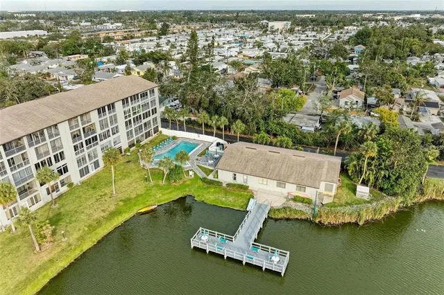 $199,900 | 3484 Lake Bayshore Drive, Unit P515, Bradenton, FL 34205