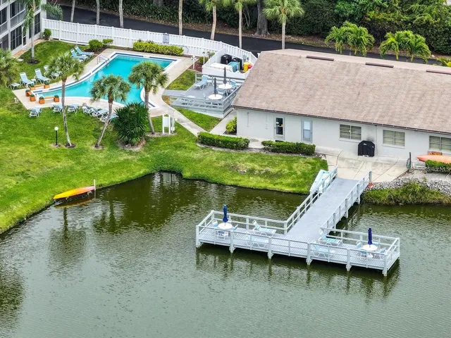 $199,900 | 3484 Lake Bayshore Drive, Unit P515, Bradenton, FL 34205