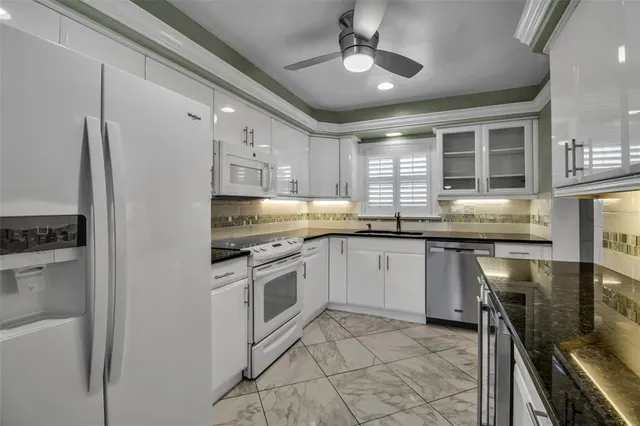 $199,900 | 3484 Lake Bayshore Drive, Unit P515, Bradenton, FL 34205