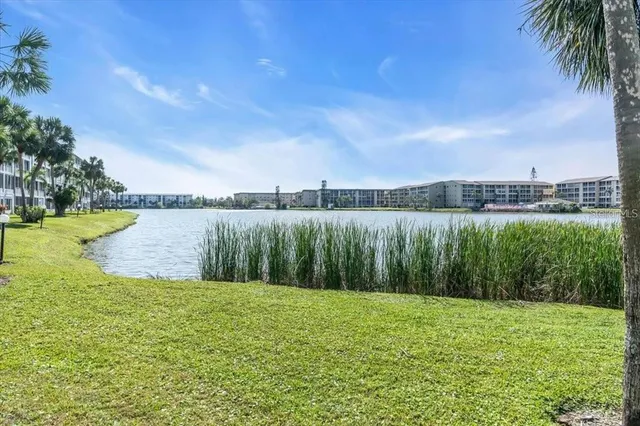 $199,900 | 3484 Lake Bayshore Drive, Unit P515, Bradenton, FL 34205