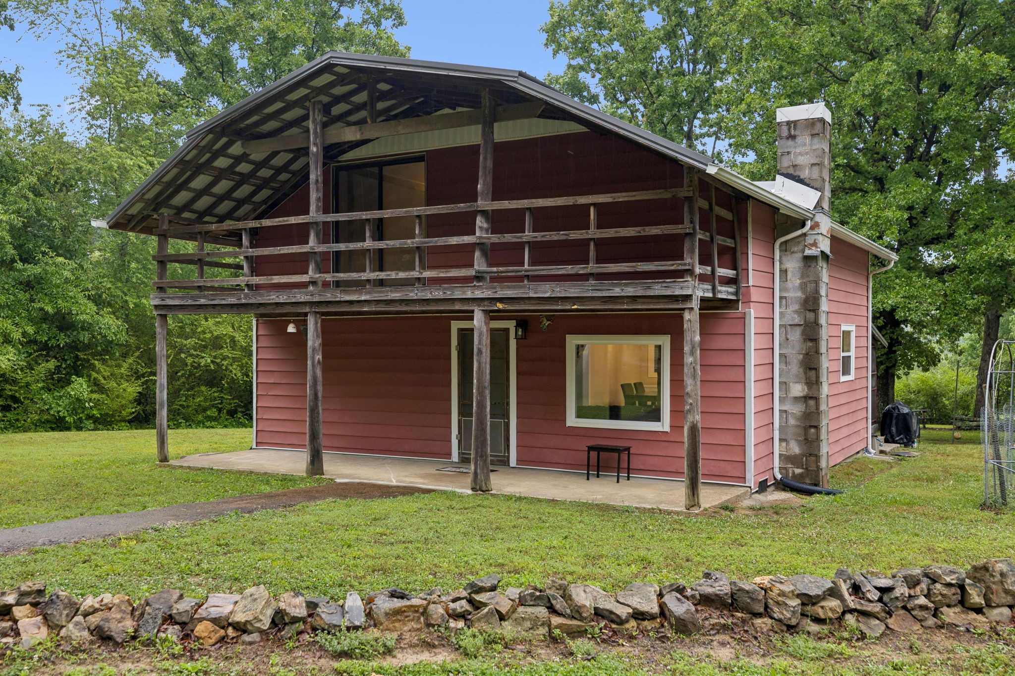 121 Hannah Road Summertown, TN 38483 - Photo 2 of 52 a front view of a house with garden