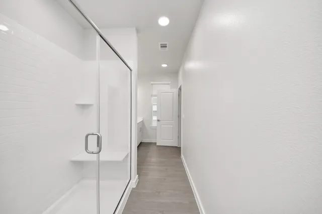 a view of a livingroom with a ceiling fan