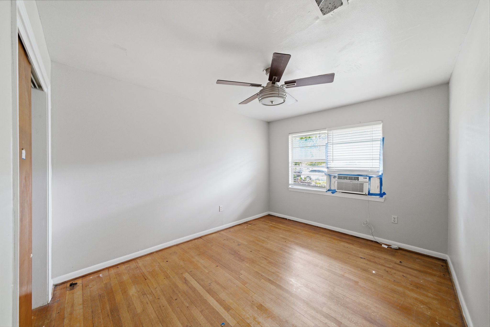 6633 Sandstone Street Houston, TX 77074 - Photo 5 of 10
