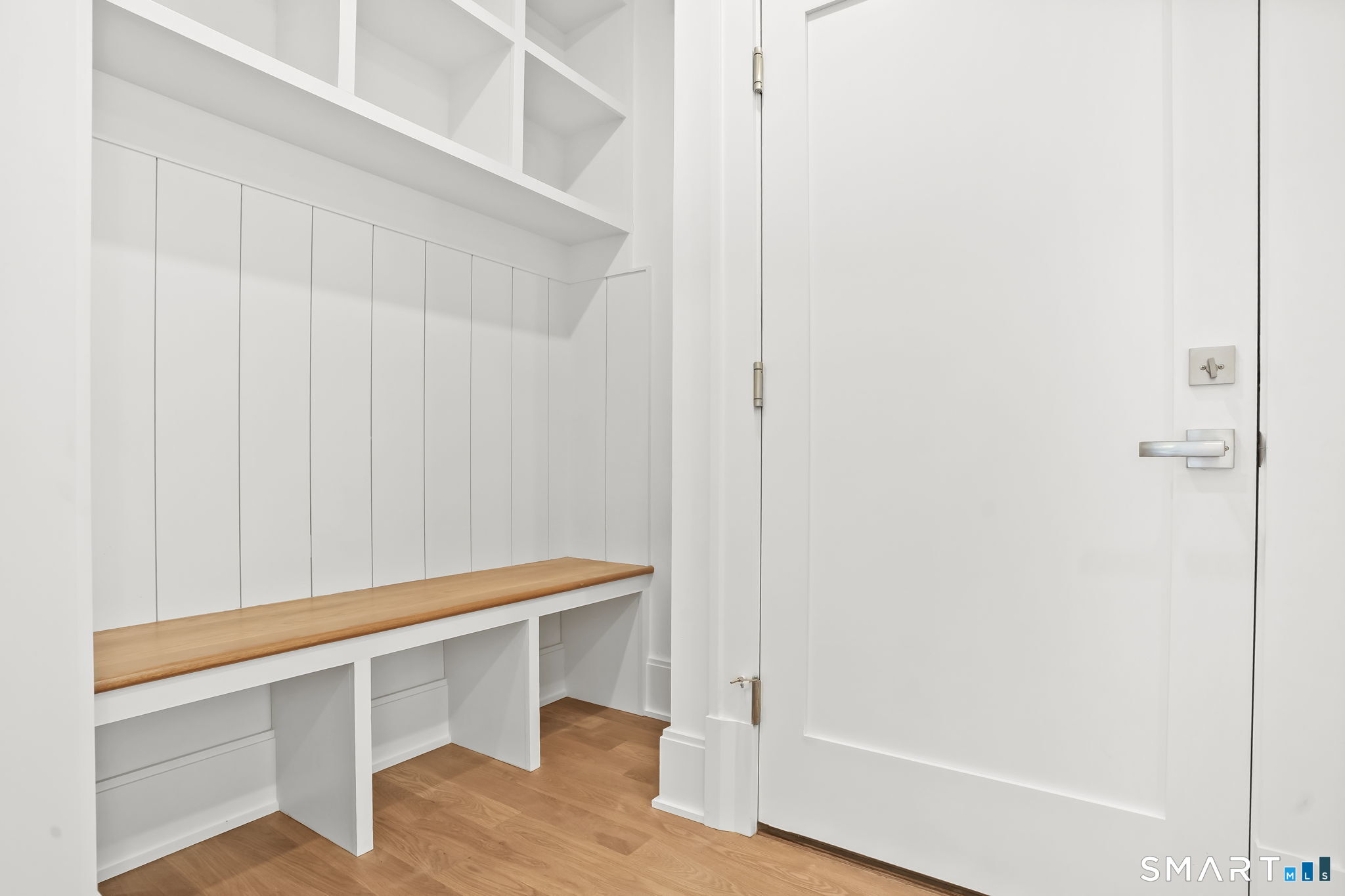 20 Locust Hill Road Darien, CT 06820 - Photo 12 of 31 Mud room off of 3-car garage
