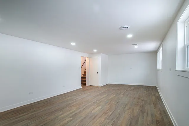 $365,000 | 9558 South Sacramento Avenue, Evergreen Park, IL 60805