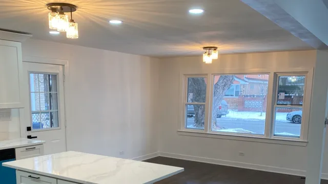 $365,000 | 9558 South Sacramento Avenue, Evergreen Park, IL 60805