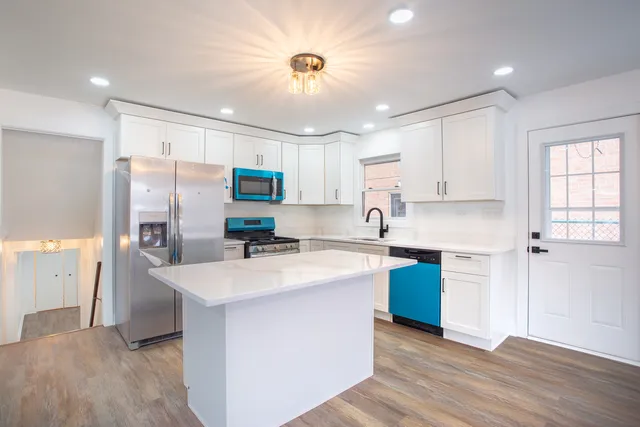 $365,000 | 9558 South Sacramento Avenue, Evergreen Park, IL 60805