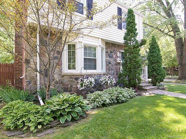 65 Riverside Drive Mount Clemens, MI 48043 - Photo 4 of 37 3_4.jpg