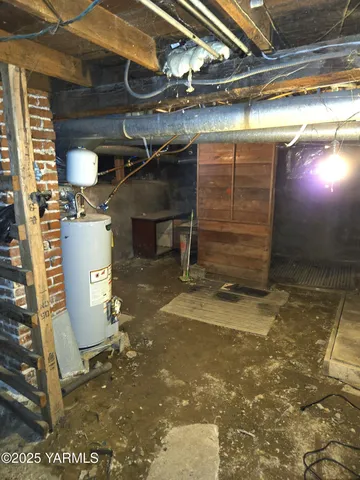 a view of a room with an empty space