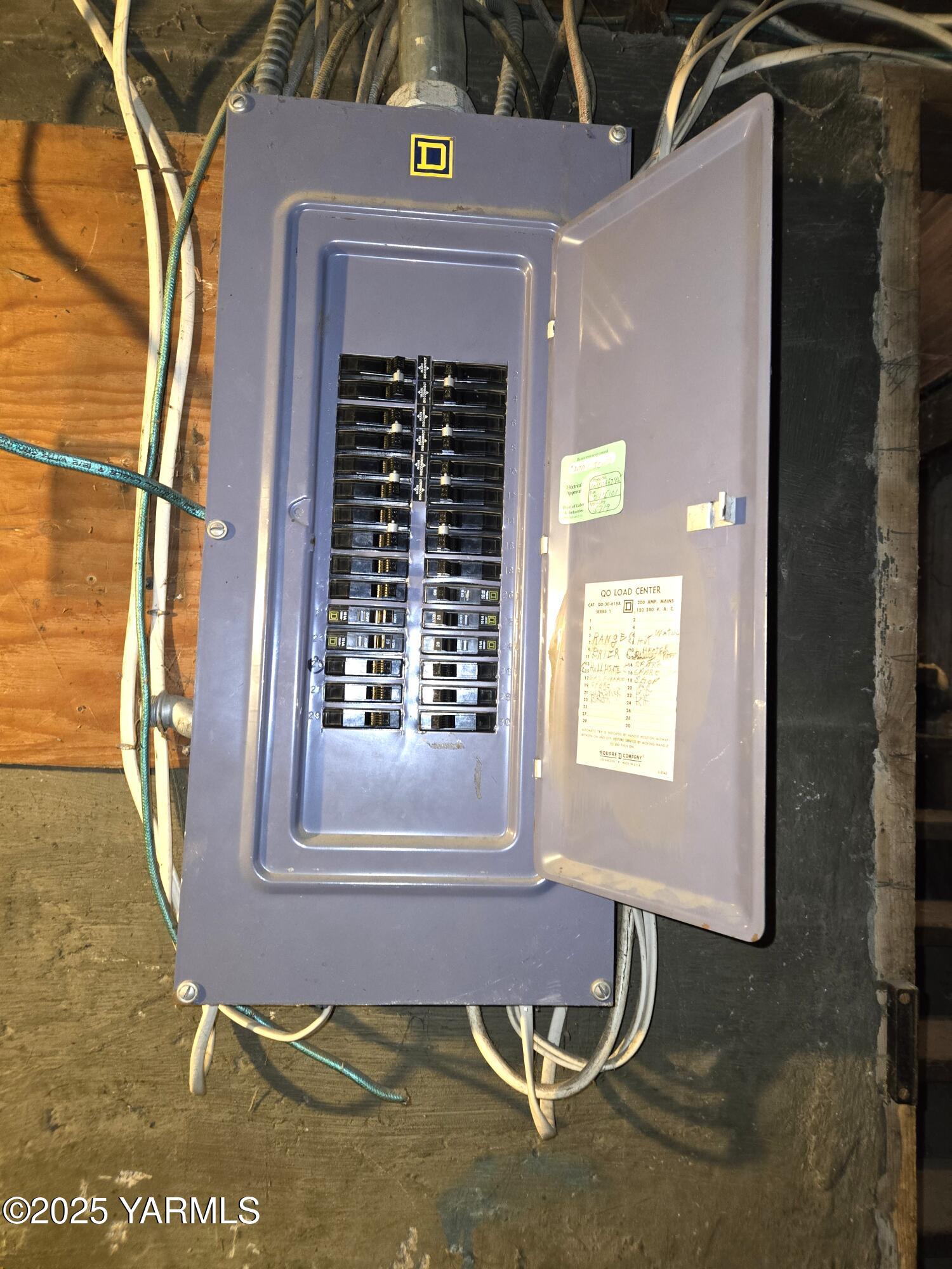 308 North Wenas Road Selah, WA 98942 - Photo 12 of 12 a front view of a house with a rug