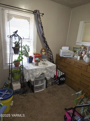 a view of entryway and livingroom