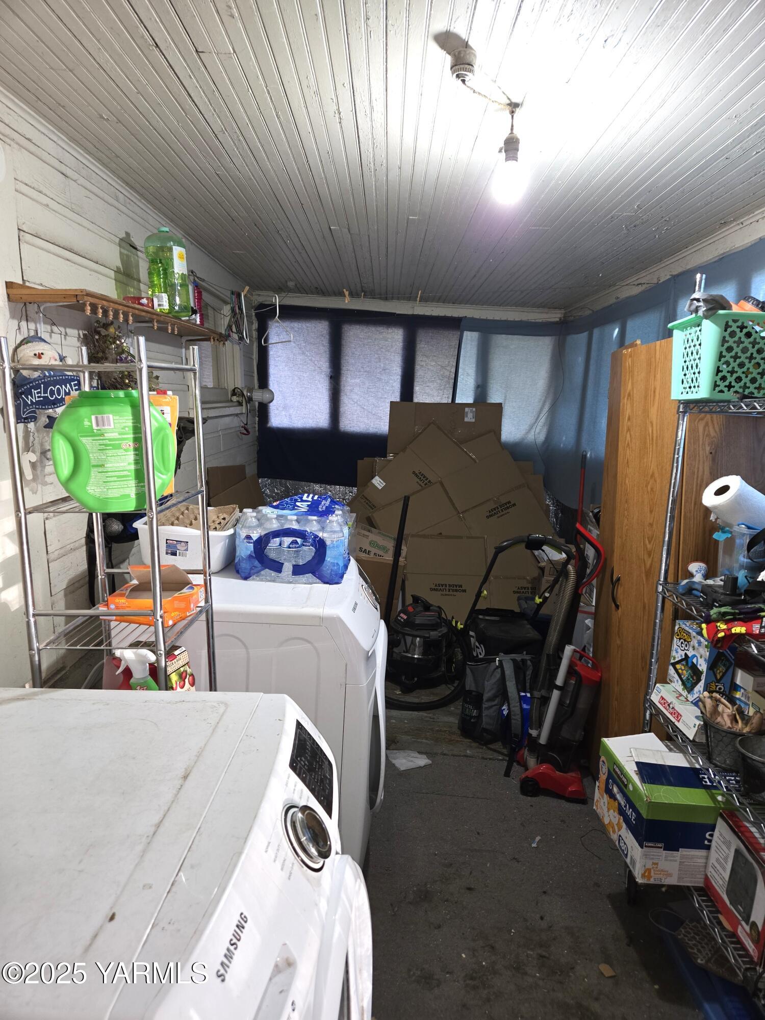 308 North Wenas Road Selah, WA 98942 - Photo 10 of 12 a bedroom with furniture and a large window