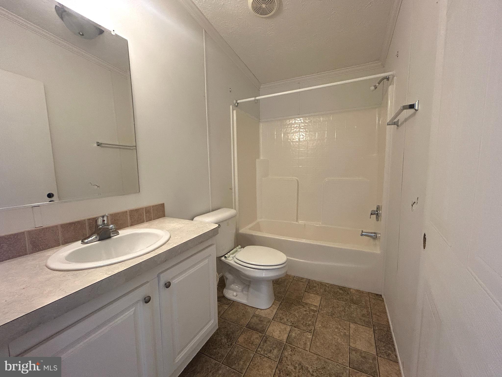 23221 Independence Road Unionville, VA 22567 - Photo 23 of 41 Hall Bath
