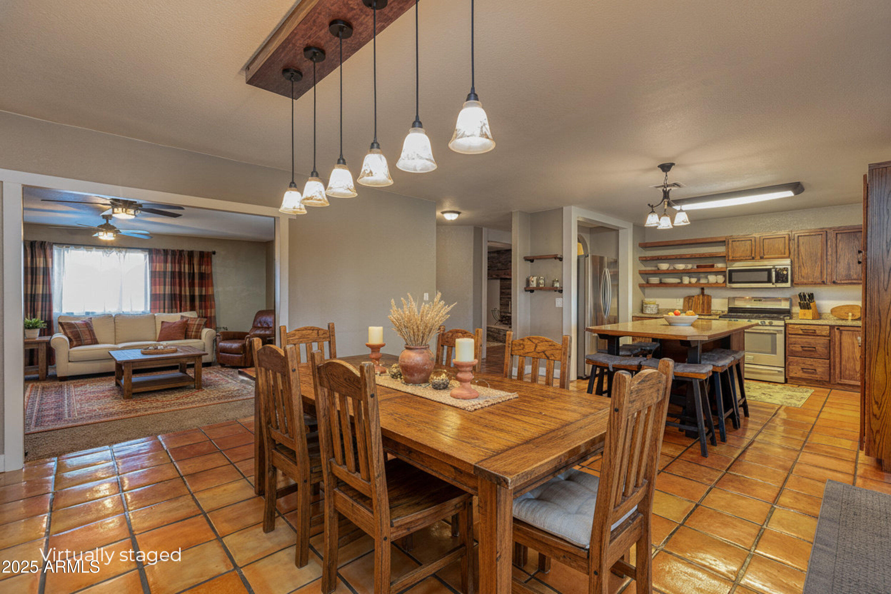 981 Oak Grove Road Show Low, AZ 85901 - Photo 21 of 61 a view of a dining room with furniture