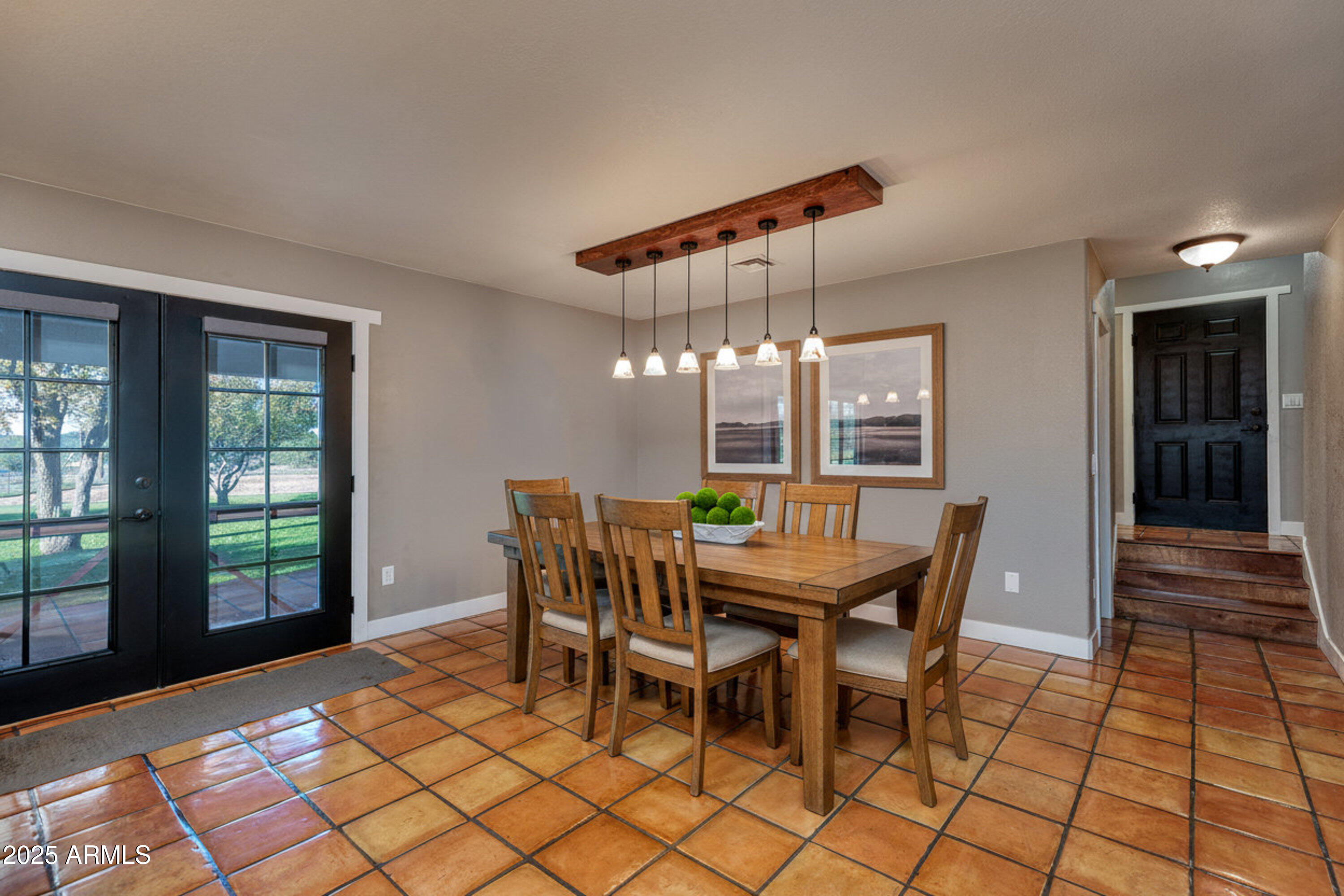 981 Oak Grove Road Show Low, AZ 85901 - Photo 22 of 61 a view of a dining room with furniture