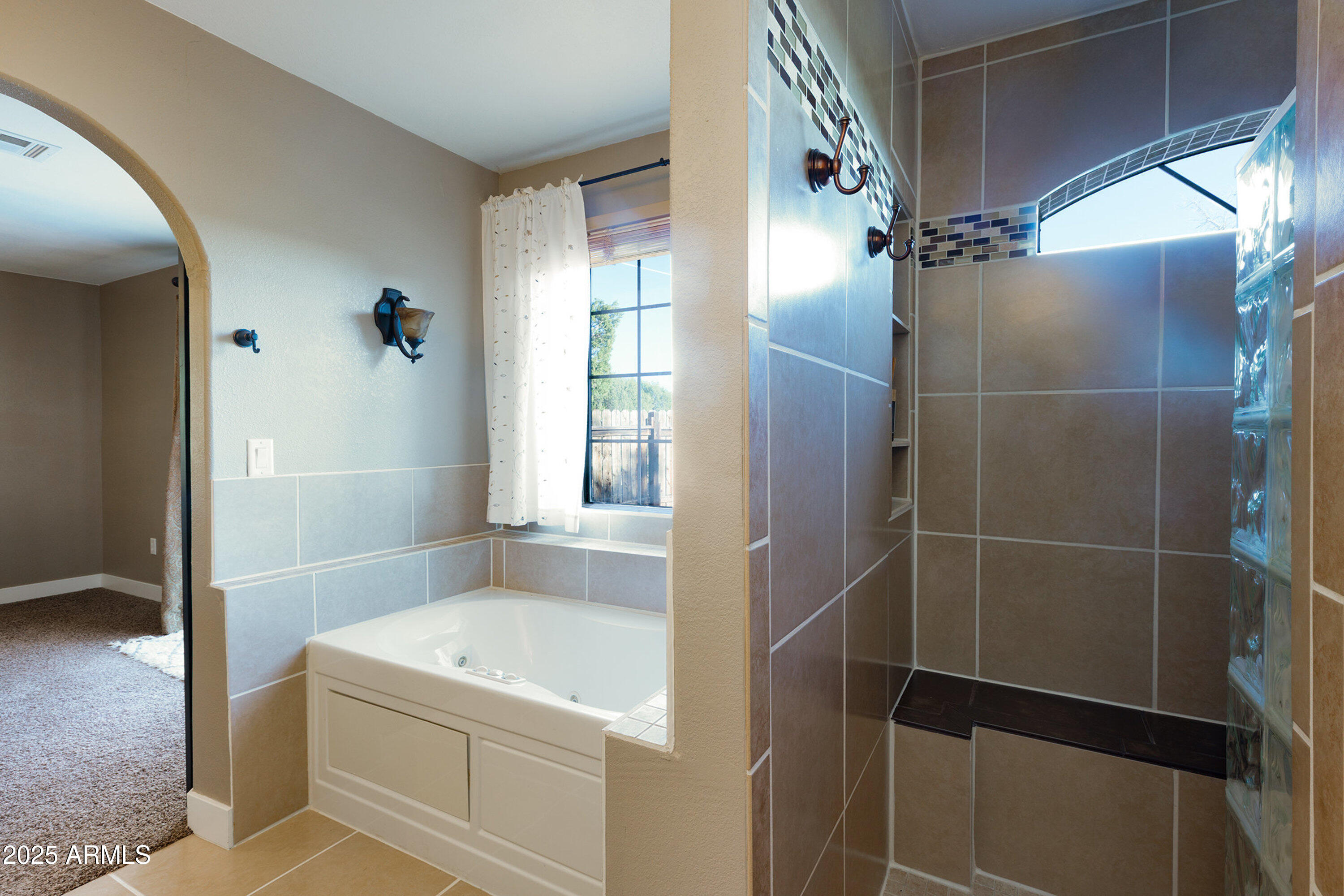 981 Oak Grove Road Show Low, AZ 85901 - Photo 29 of 61 a bathroom with a tub and shower