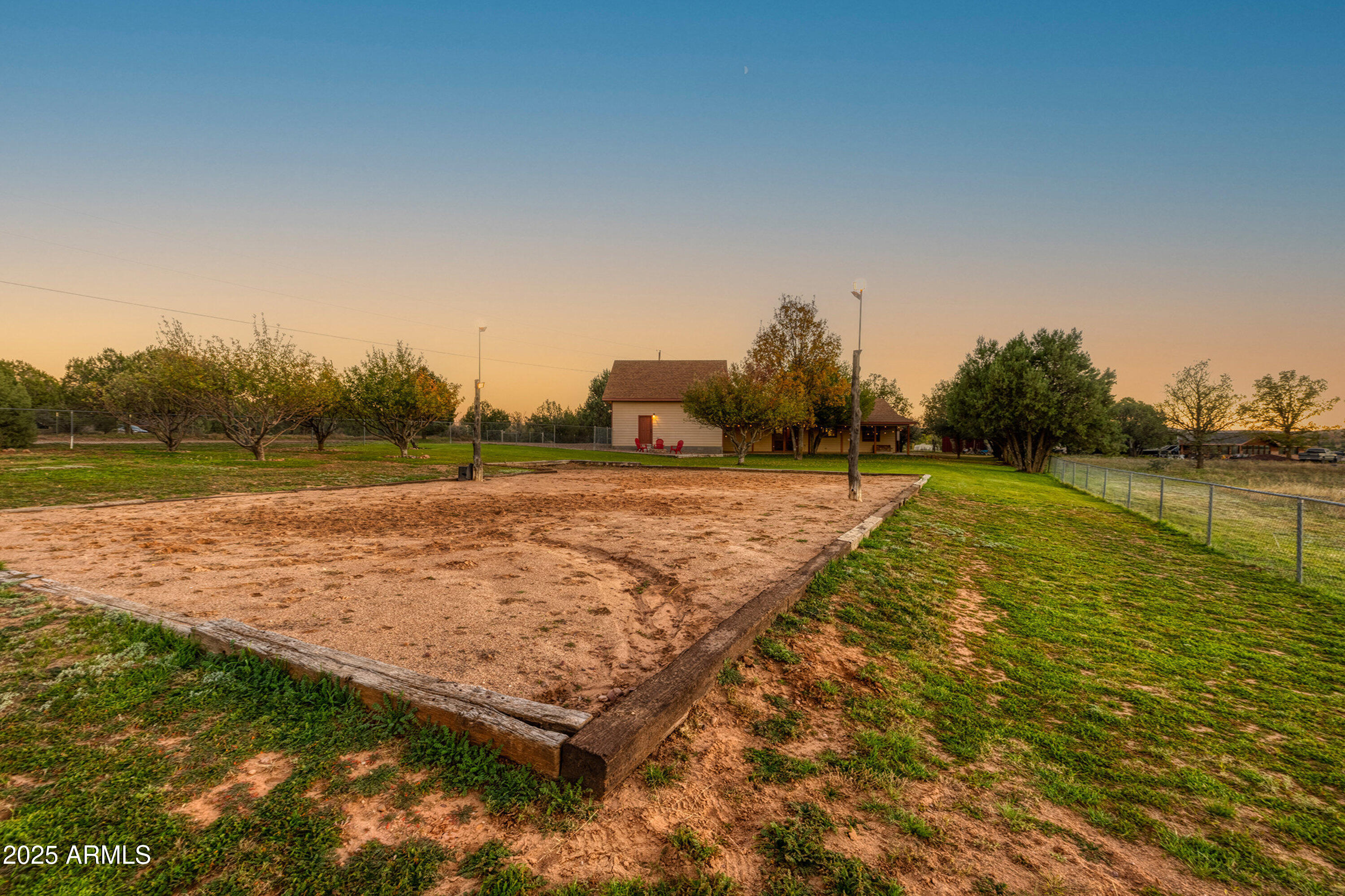 981 Oak Grove Road Show Low, AZ 85901 - Photo 55 of 61 a view of a field with an ocean