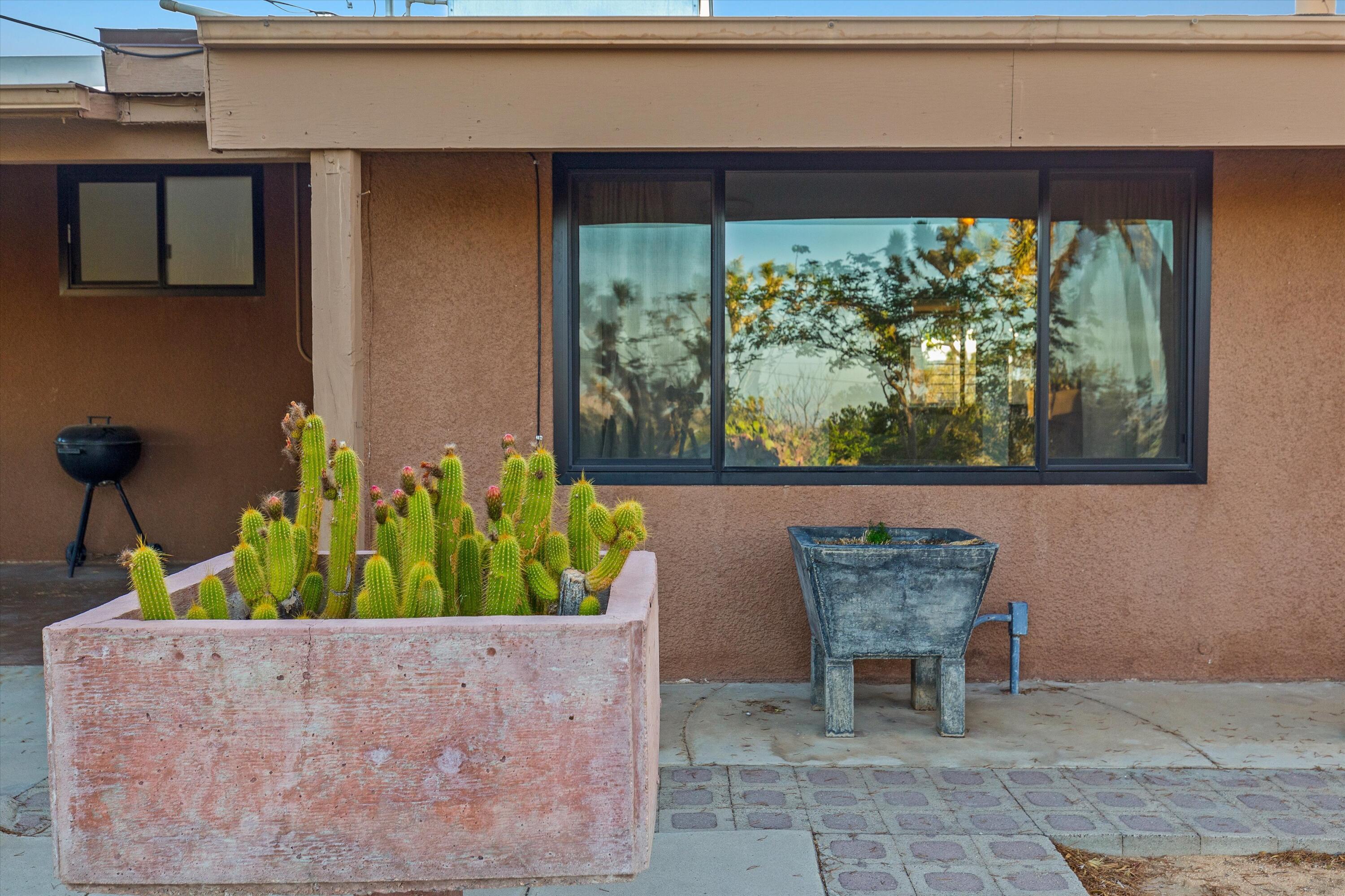 6785 Saddleback Road Joshua Tree, CA 92252 - Photo 32 of 50 a view of two chairs in a room