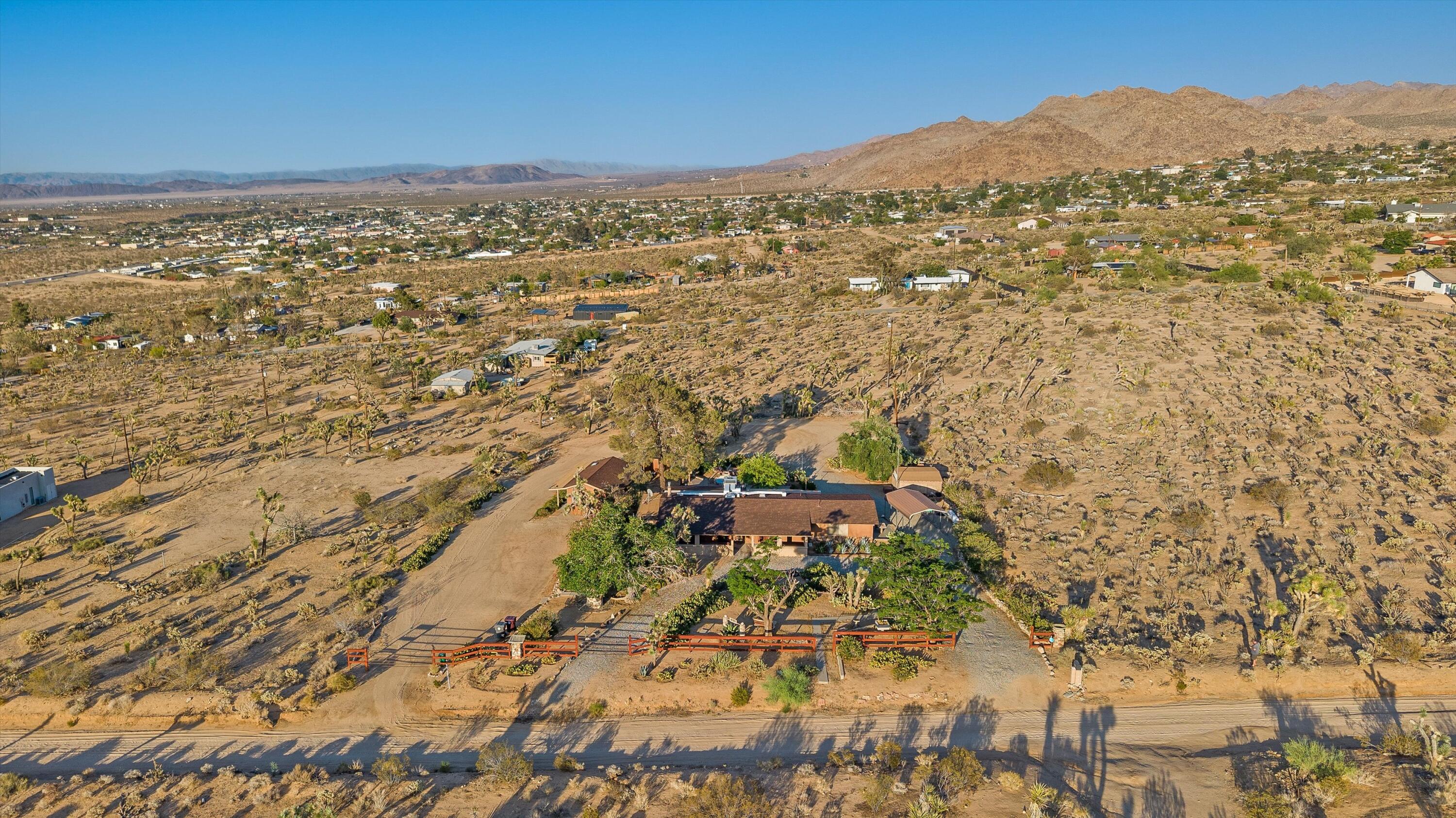 6785 Saddleback Road Joshua Tree, CA 92252 - Photo 48 of 50 view of city and mountain