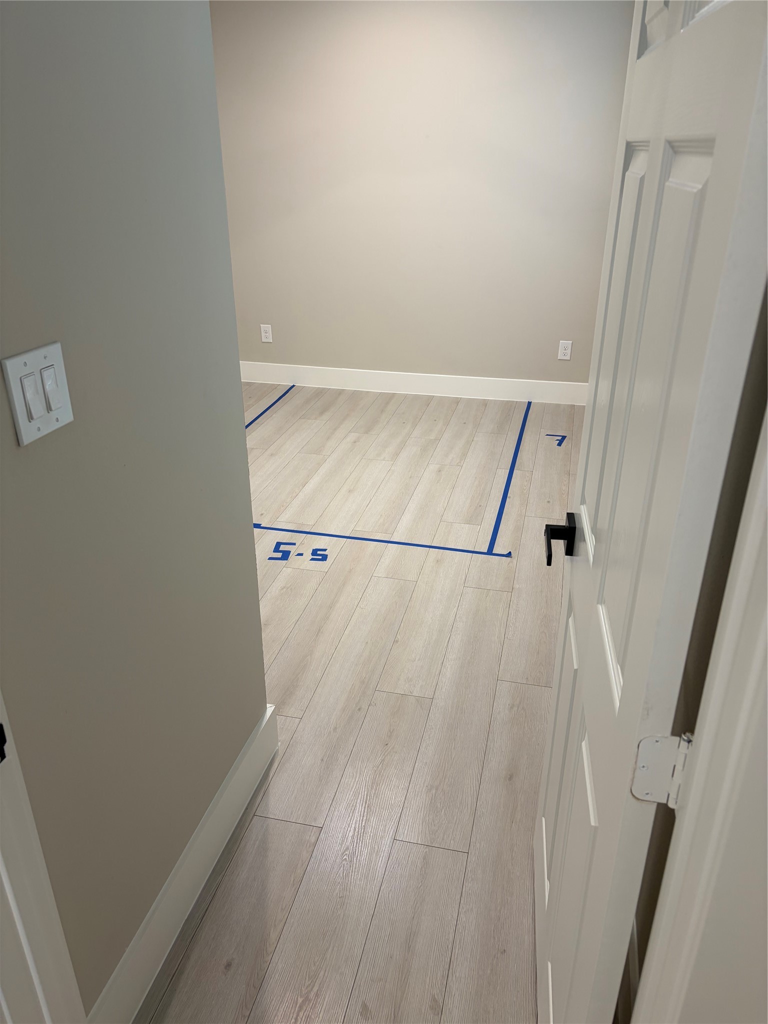2109 Marnel Road, Unit G Houston, TX 77055 - Photo 37 of 37 Queen size bed