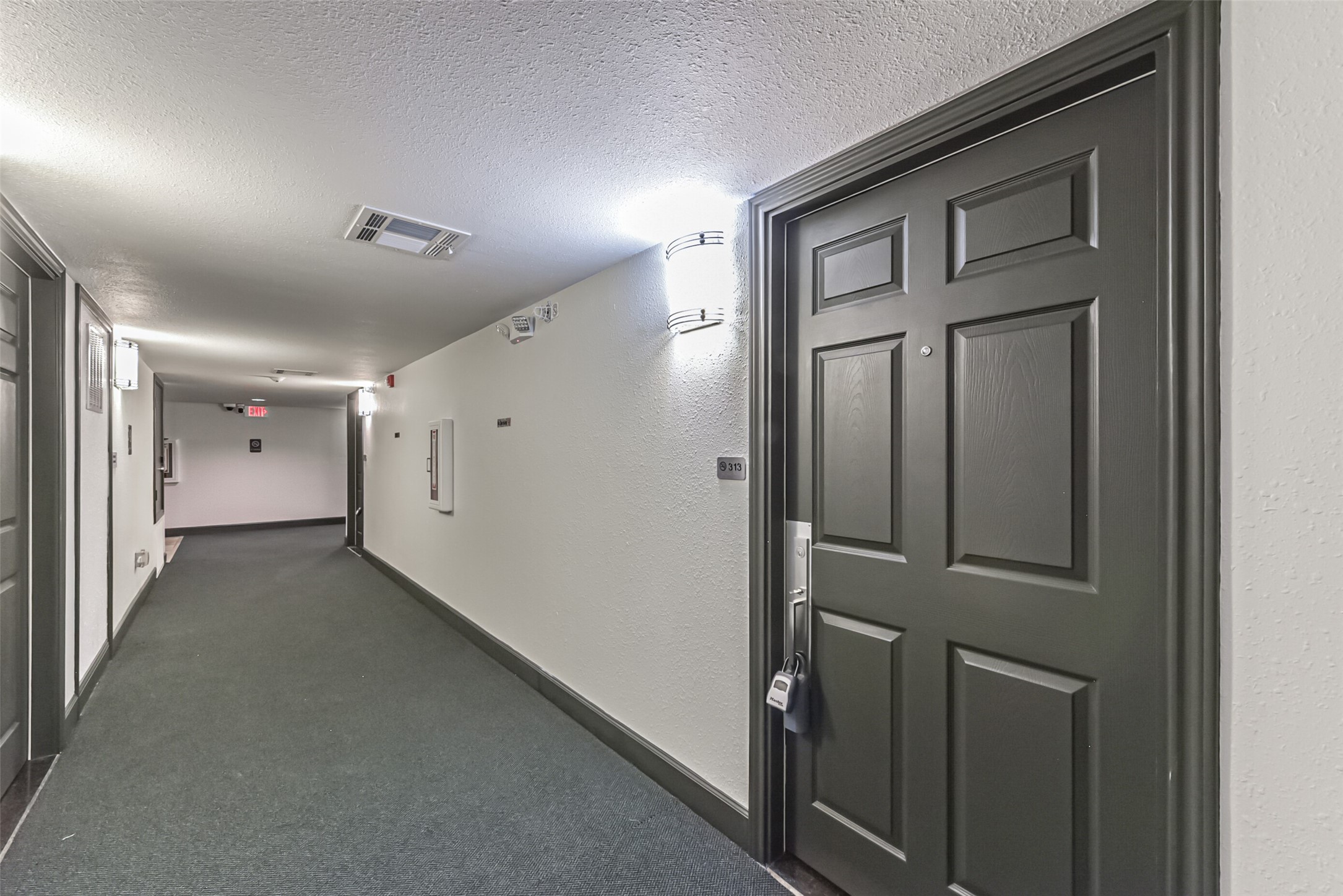 1025 Swanson Street, Unit 313 Houston, TX 77030 - Photo 8 of 25 a view of a hallway with closet area