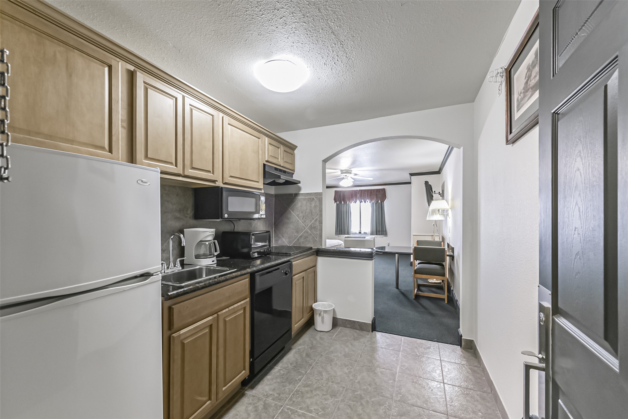 1025 Swanson Street, Unit 313 Houston, TX 77030 - Photo 9 of 25 a kitchen with stainless steel appliances granite countertop a refrigerator a stove a sink and a microwave