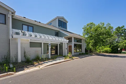 $185,000 | 1372 Carling Drive, Unit 207, St. Paul, MN 55108