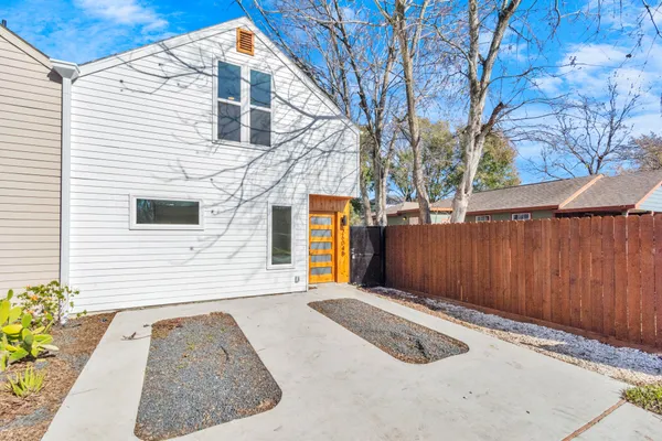 $1,850 | 7604 De Priest Street, Unit B, Houston, TX 77088