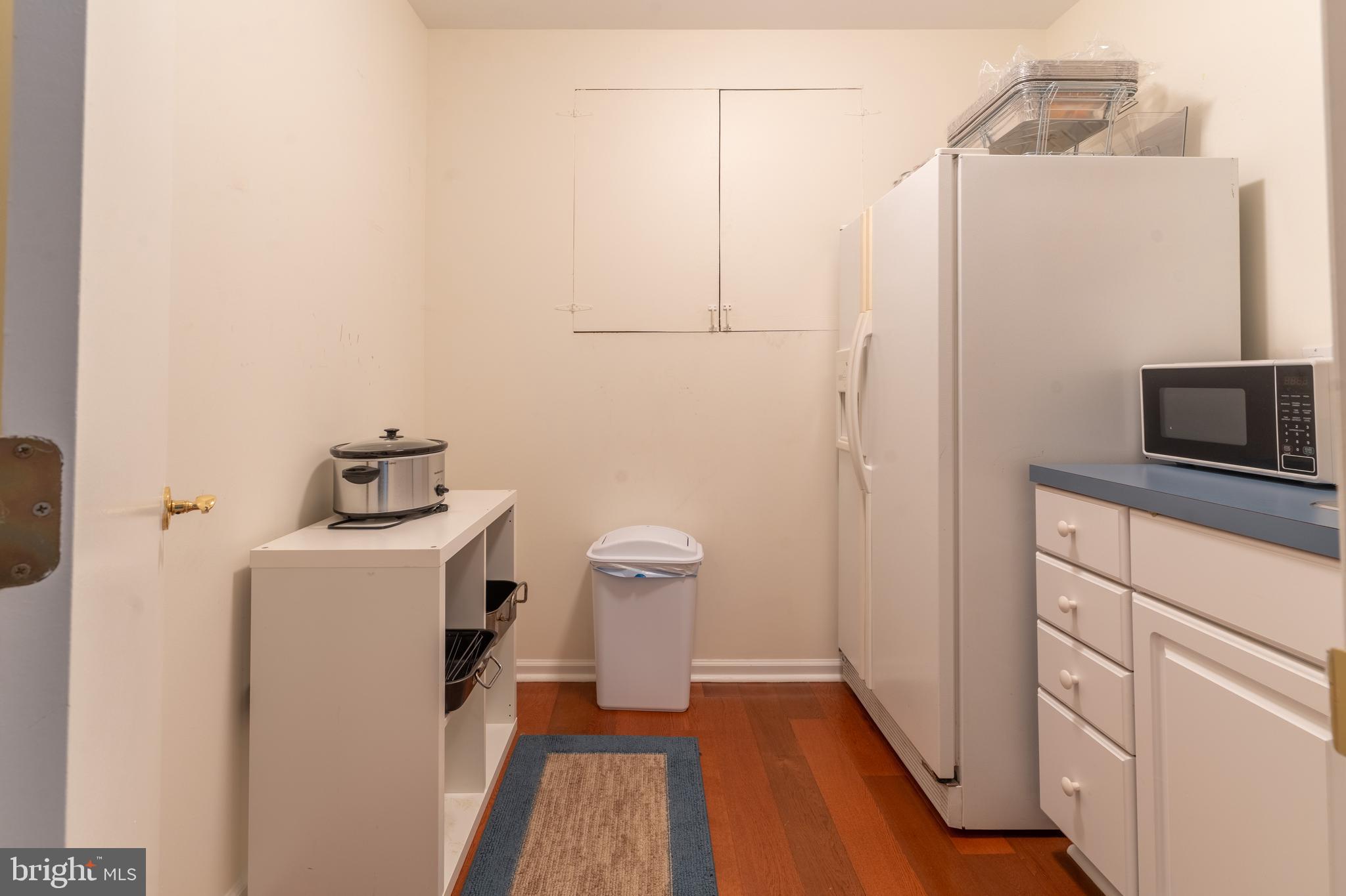 925 Morgan Road Jenkintown, PA 19046 - Photo 45 of 83 a bathroom with a sink a toilet and a mirror