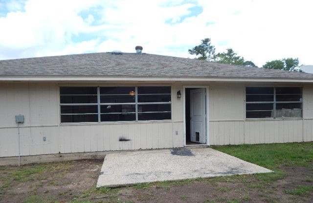 6402 Brookgate Drive Spring, TX 77373 - Photo 14 of 17 a house view with a garden space