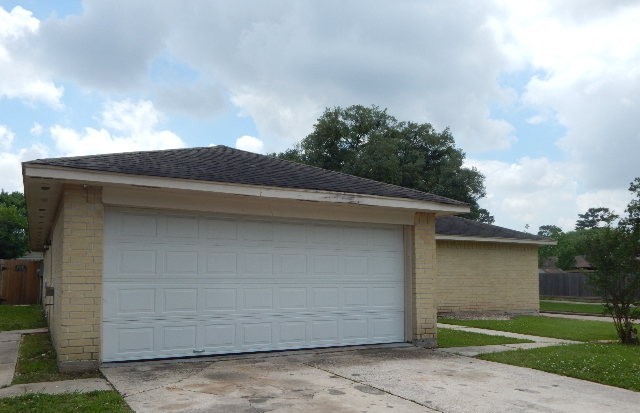6402 Brookgate Drive Spring, TX 77373 - Photo 17 of 17 a front view of a house