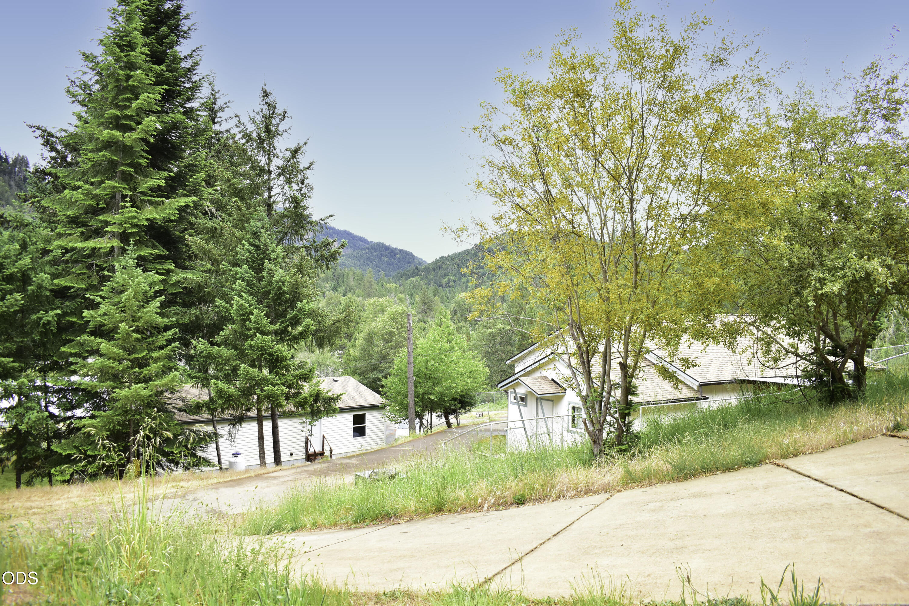 321 North Frontage Road Wolf Creek, OR 97497 - Photo 19 of 54