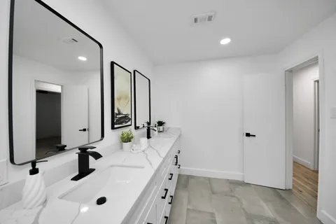 $726,000 | 7819 Pagewood Lane, Houston, TX 77063