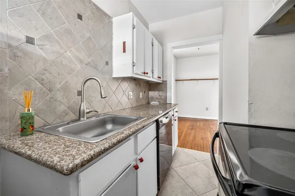 $1,150 | 907 West Gray Street, Unit 1, Houston, TX 77019