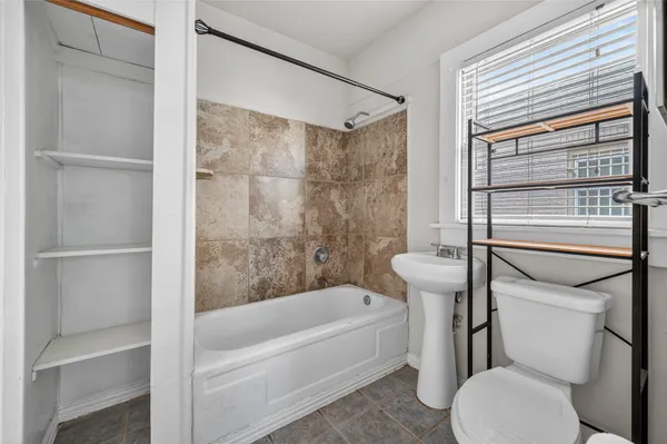 $1,150 | 907 West Gray Street, Unit 1, Houston, TX 77019