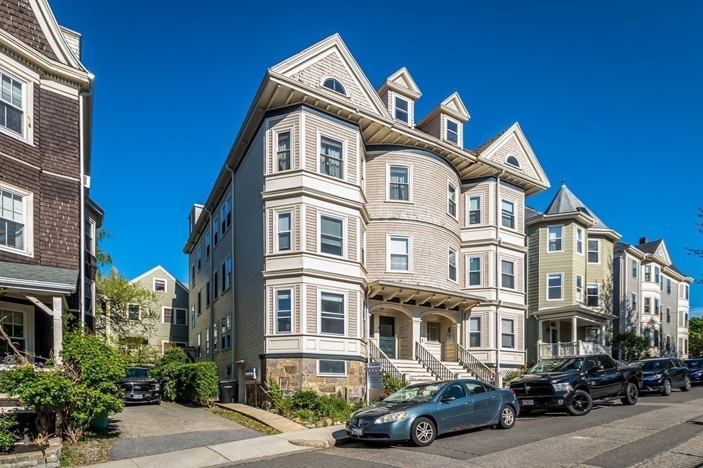 11 Hurd Road, Unit 1 Brookline, MA 02445 - Photo 8 of 9