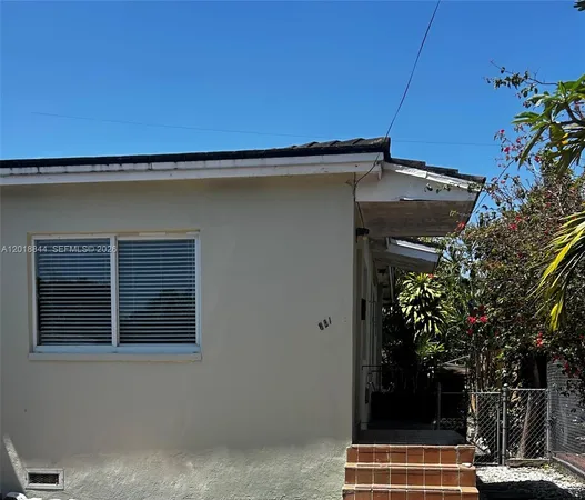 $1,650 | 831 Southwest 11th Street, Unit B, Miami, FL 33130