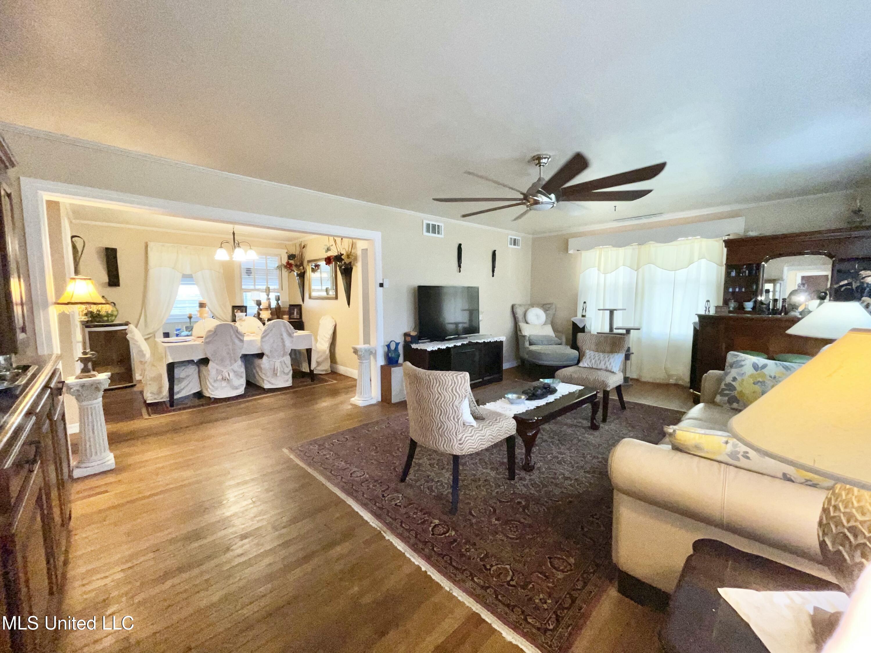 4124 Griffin Street Moss Point, MS 39563 - Photo 4 of 35 IMG_2142