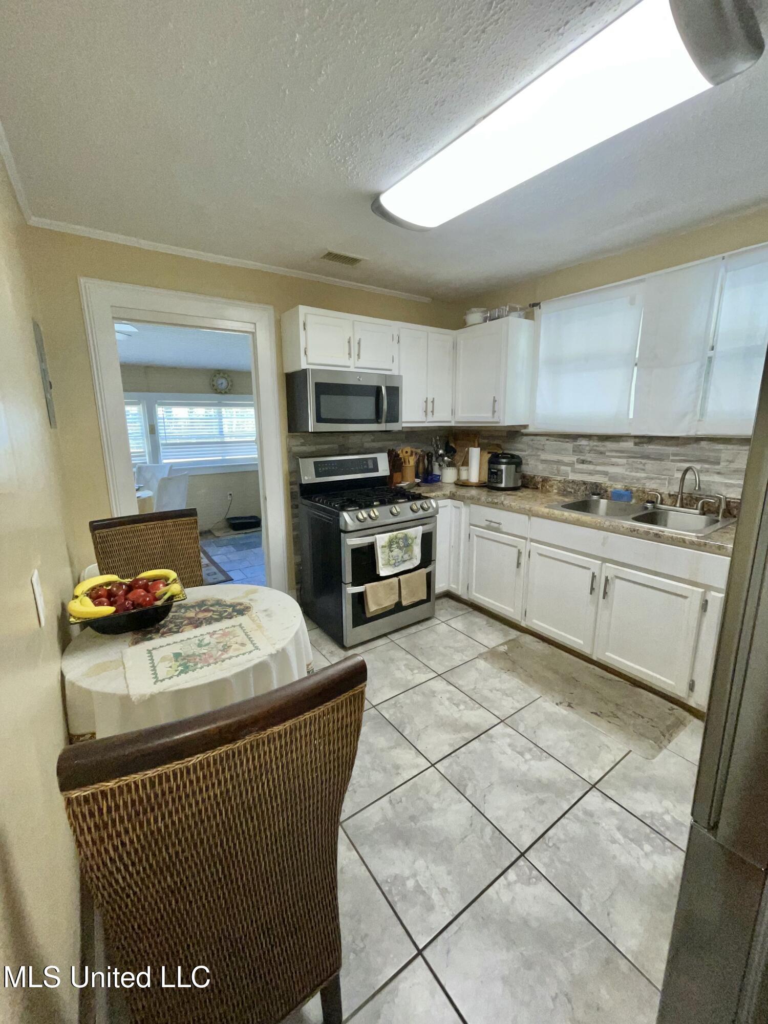 4124 Griffin Street Moss Point, MS 39563 - Photo 7 of 35 IMG_2147