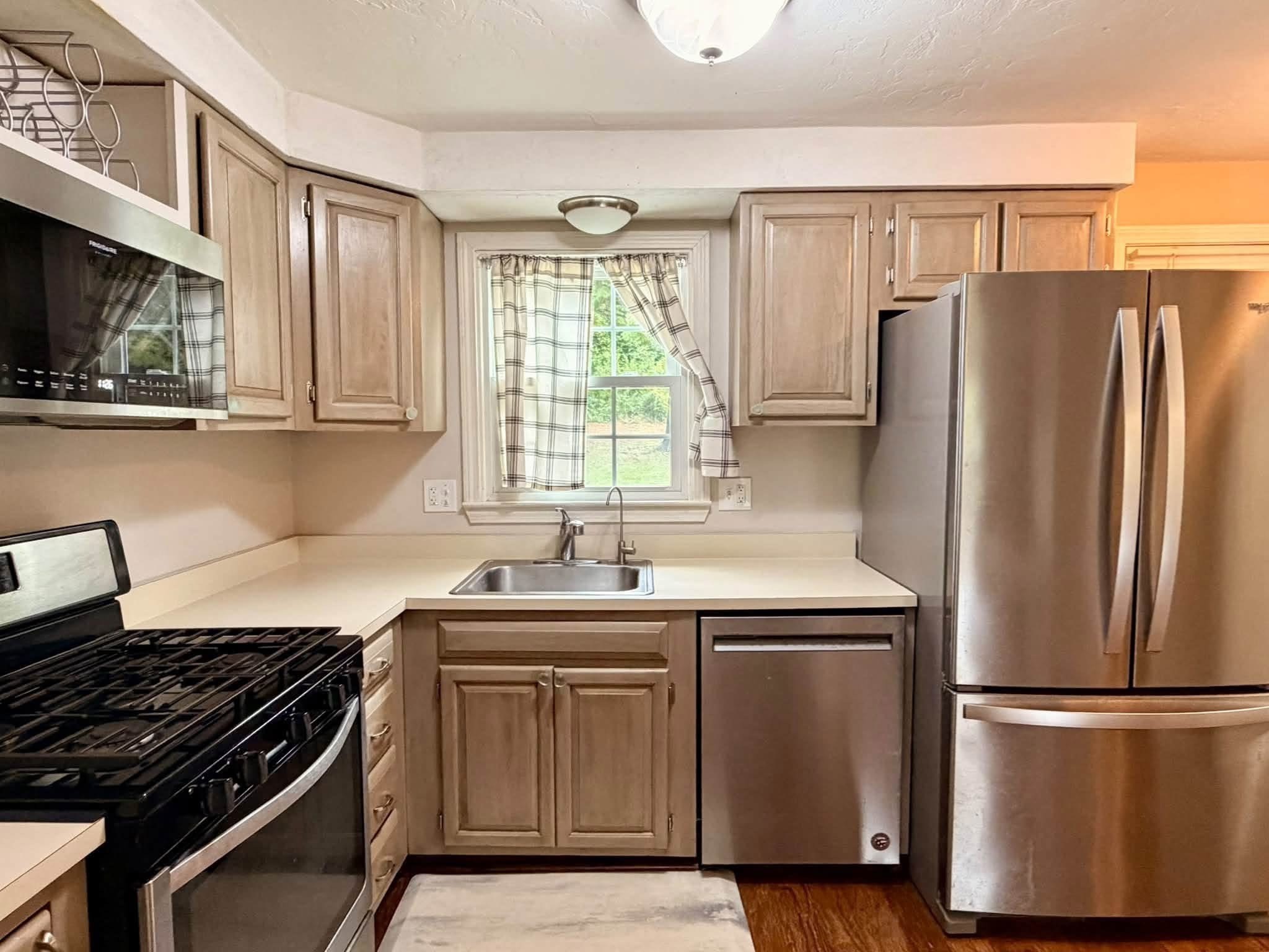 3-2 Tuck Farm Road, Unit 2 Auburn, MA 01501 - Photo 3 of 14 Gallery Image 3