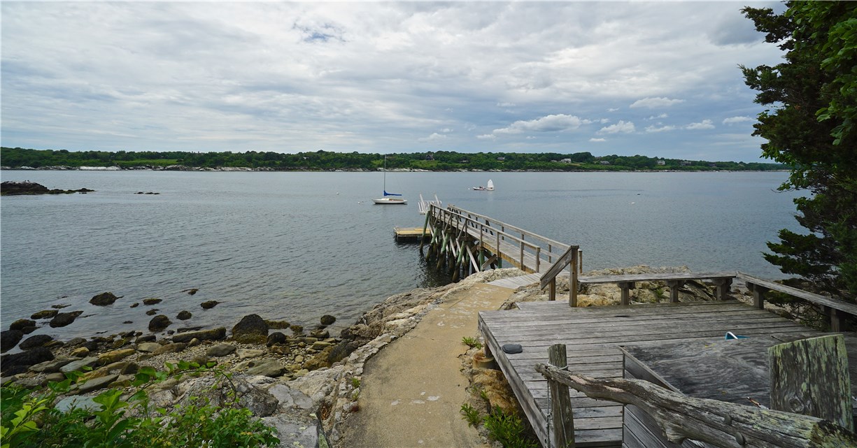 216 Highland Drive Jamestown, RI 02835 - Photo 14 of 39