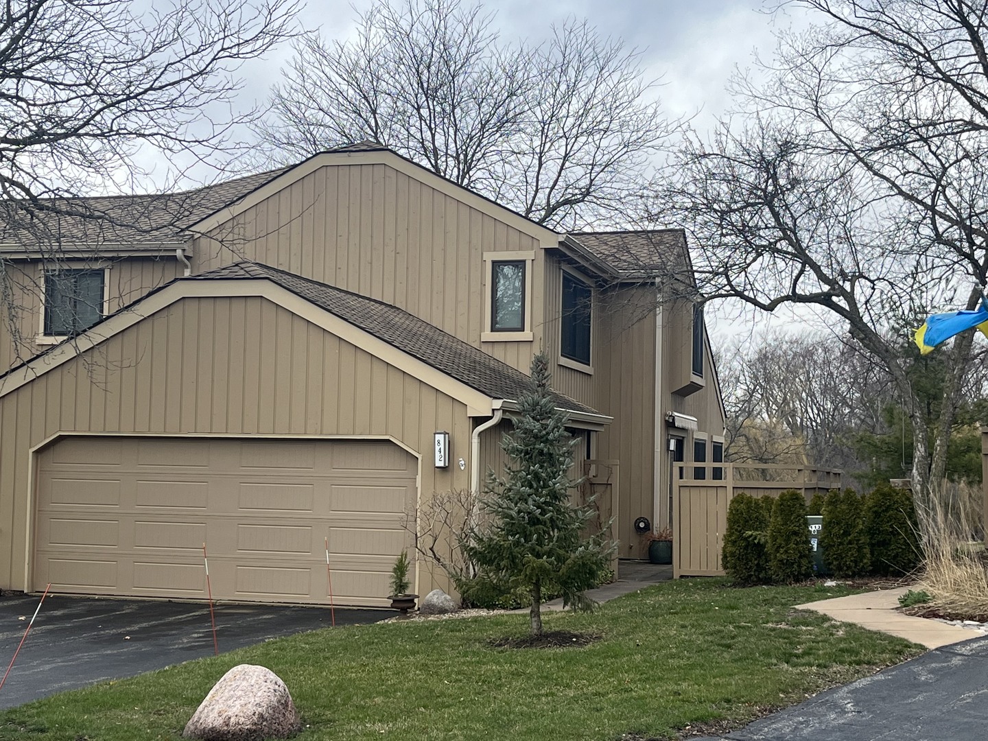 842 Oak Hill Road Lake Barrington, IL 60010 - Photo 1 of 36 a house that has a tree in front of the house