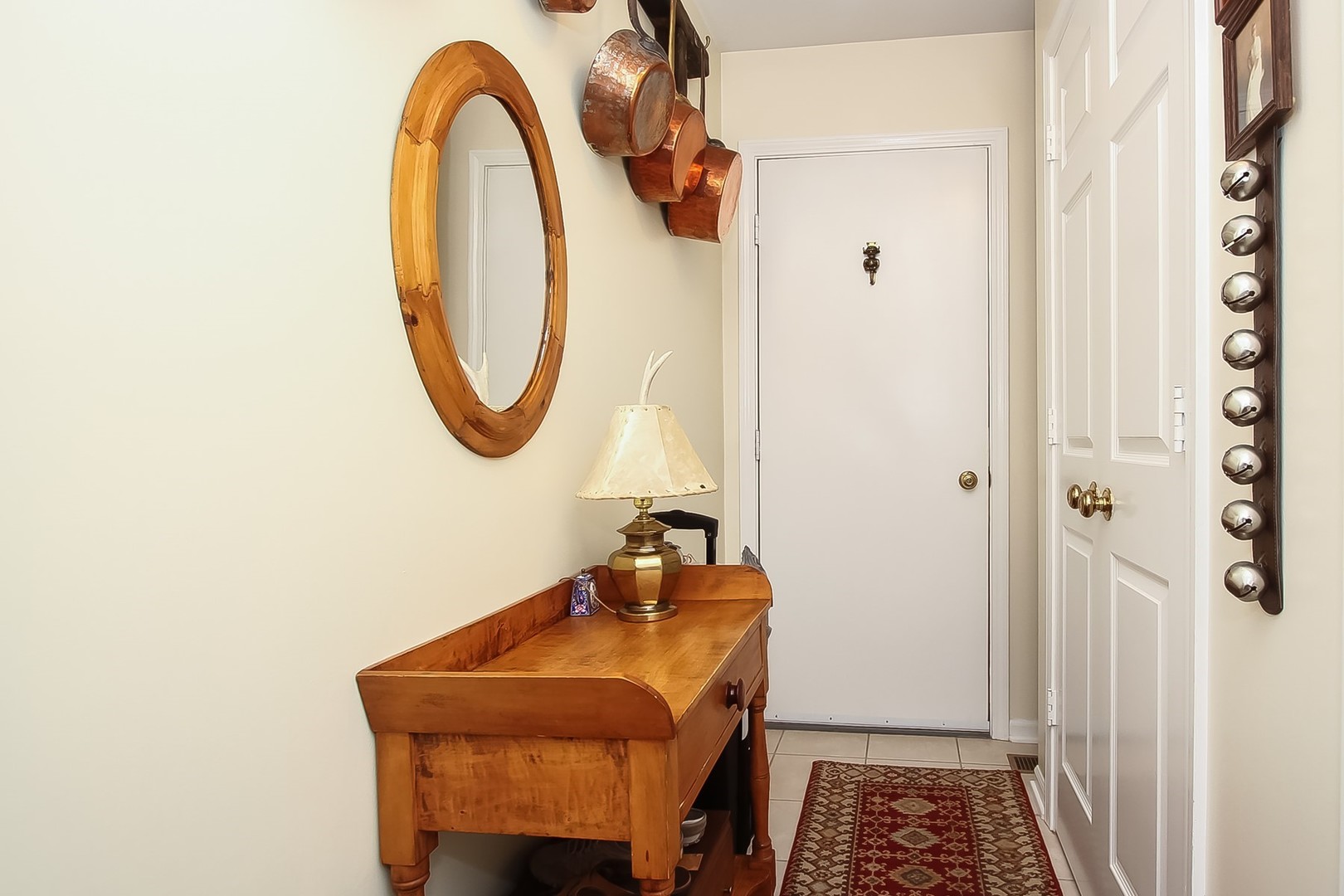 842 Oak Hill Road Lake Barrington, IL 60010 - Photo 14 of 36 a room with a table and a chair