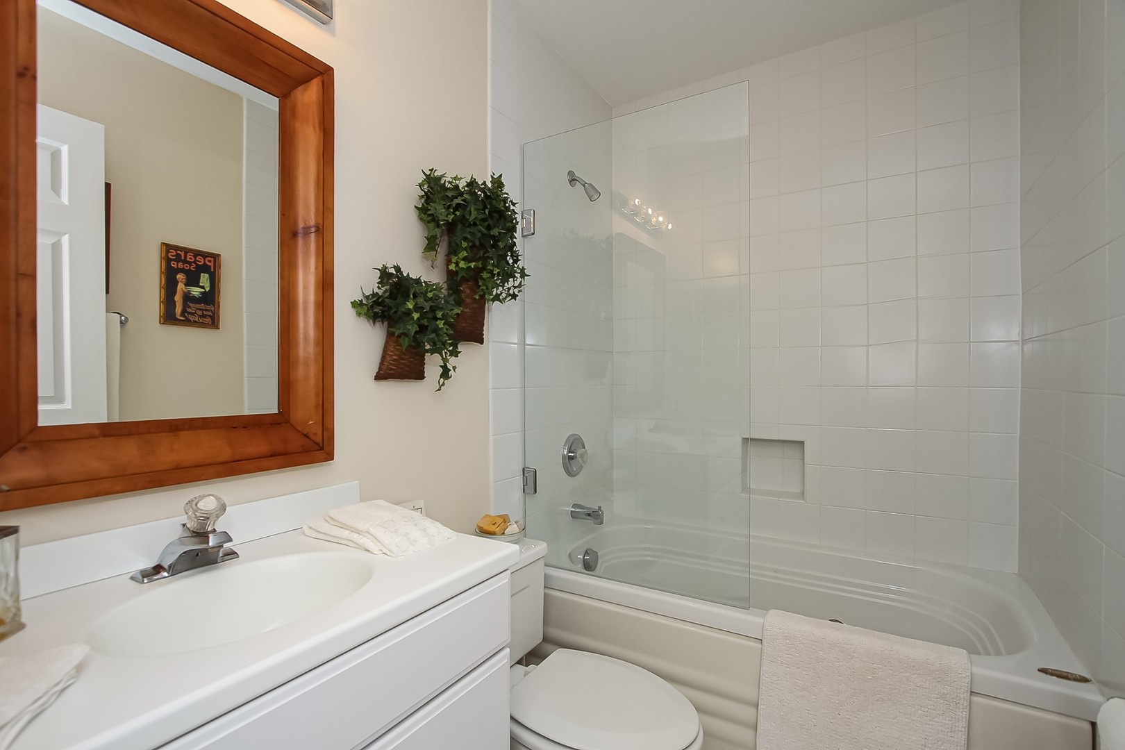 842 Oak Hill Road Lake Barrington, IL 60010 - Photo 20 of 36 a bathroom with a sink a toilet and shower