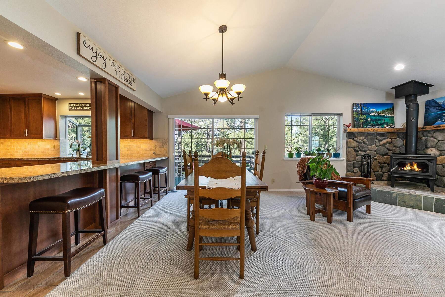 10643 Red Fir Road Truckee, CA 96161 - Photo 5 of 21 Gallery Image 5