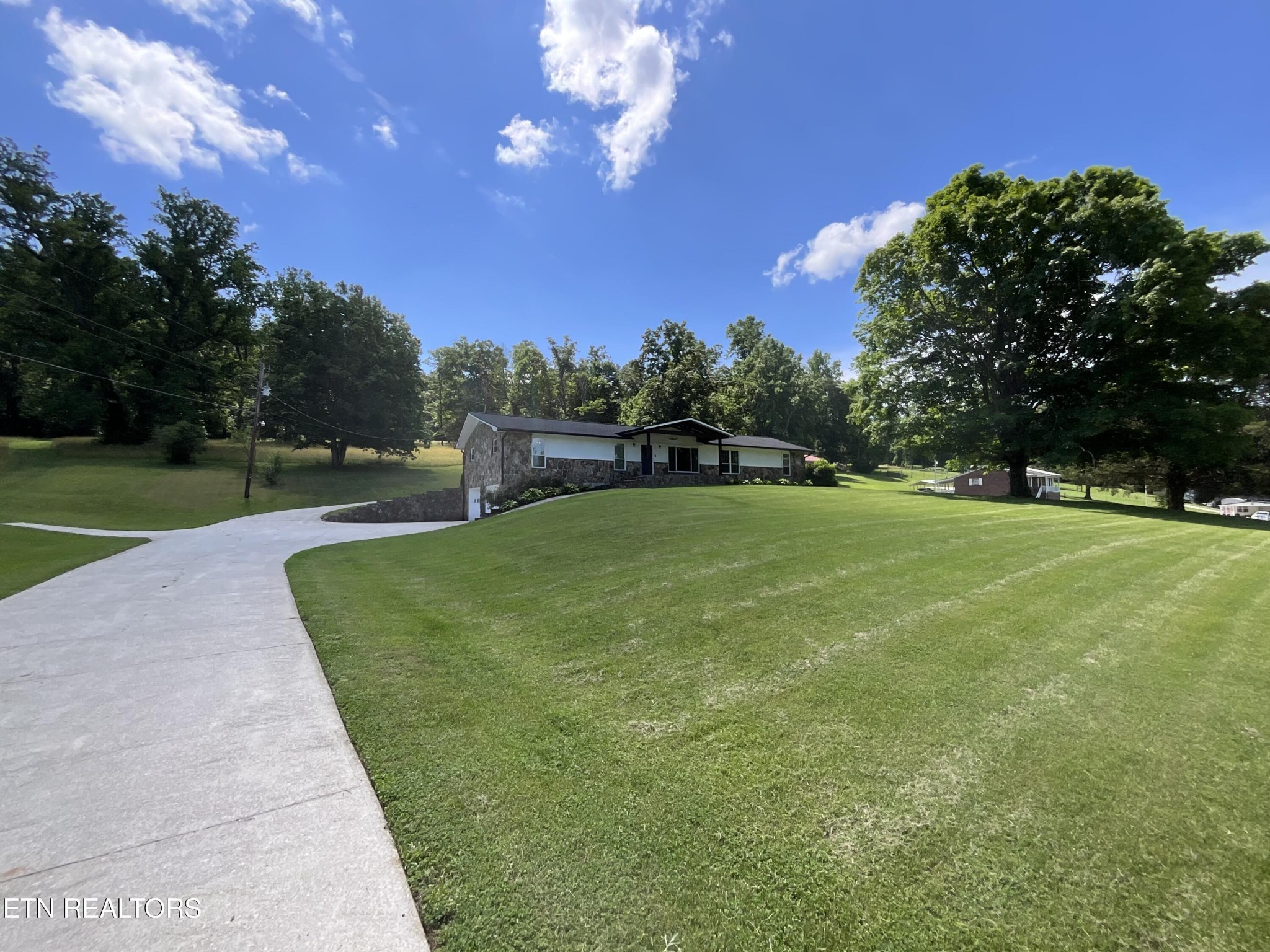 1295 Ailor Gap Road Luttrell, TN 37779 - Photo 4 of 40 Gallery Image 4