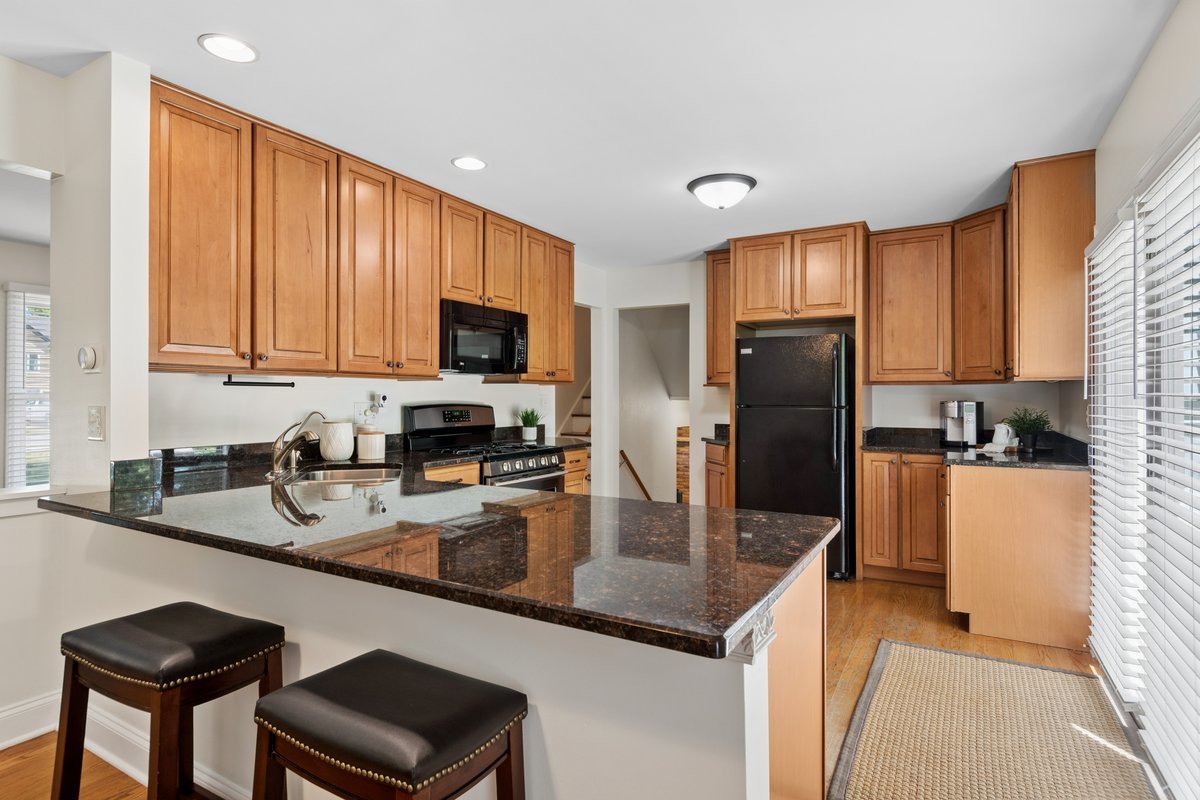 28W691 Leverenz Road Naperville, IL 60564 - Photo 6 of 29