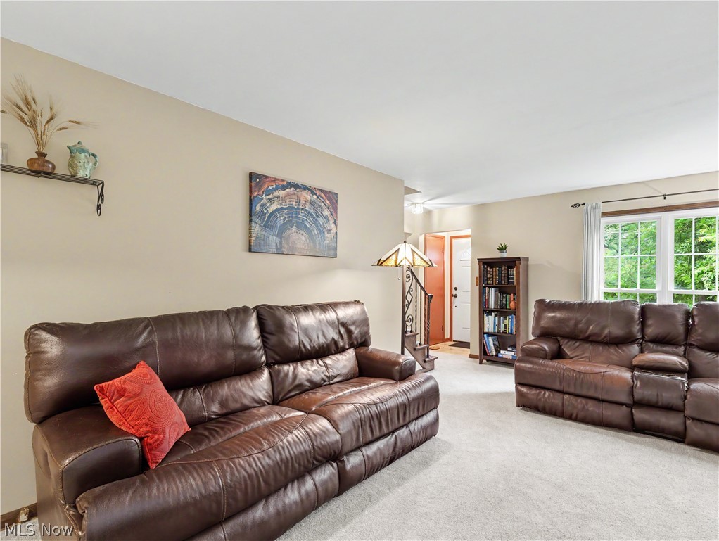 1660 Wiltshire Road Akron, OH 44313 - Photo 3 of 28