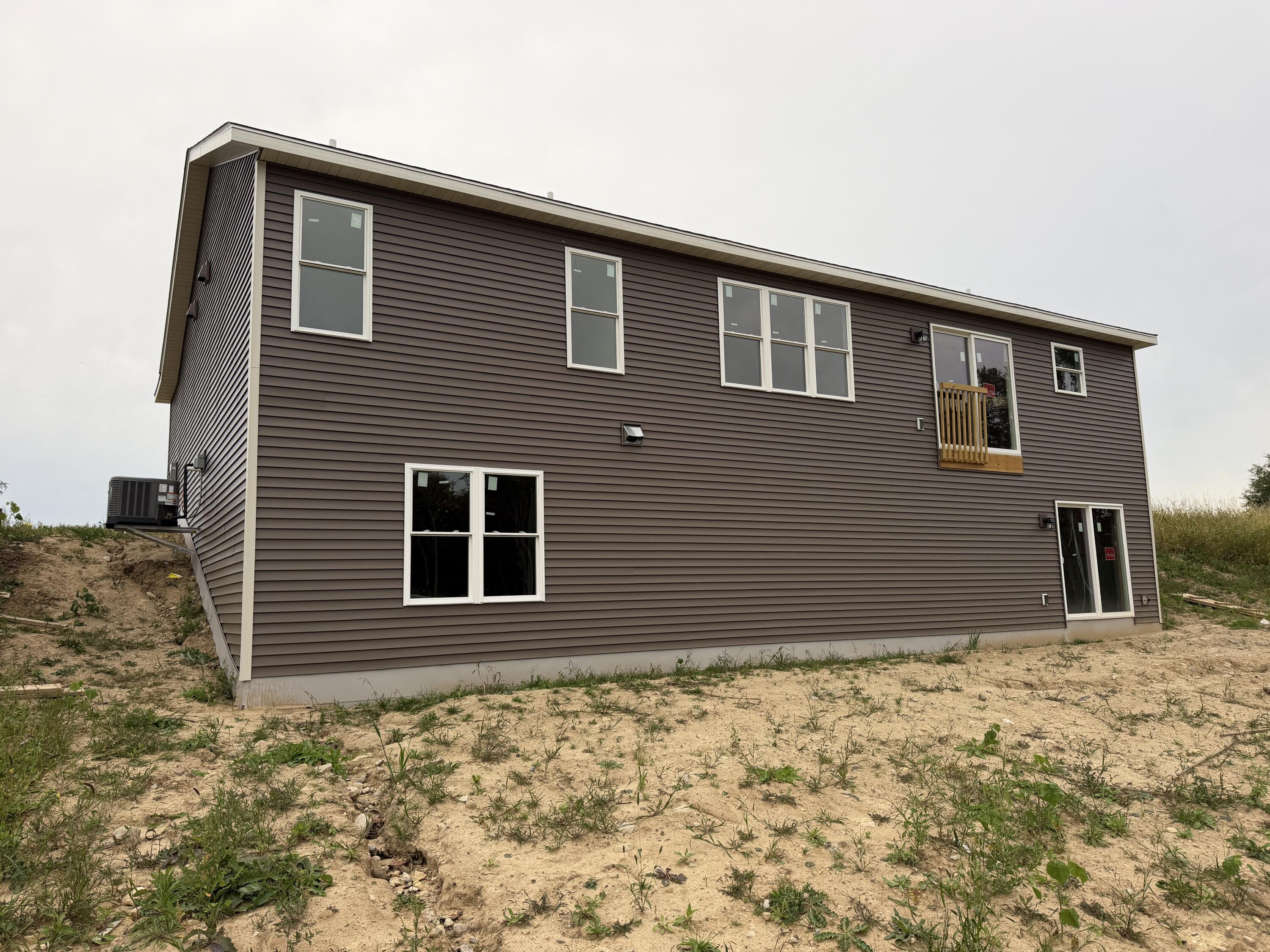 821 Ryan Ridge Watertown, WI 53094 - Photo 3 of 9 20260929_230123259_iOS